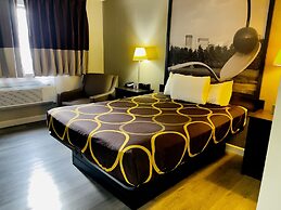 Super 8 by Wyndham Shakopee