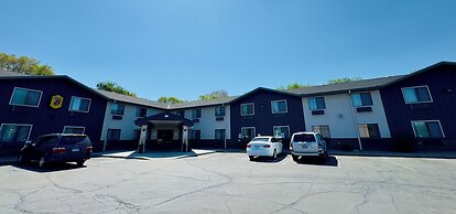 Super 8 by Wyndham Shakopee
