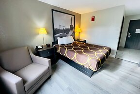 Super 8 by Wyndham Shakopee