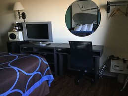 Super 8 by Wyndham Clearwater/St. Petersburg Airport