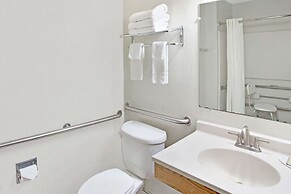 Super 8 by Wyndham Clearwater/St. Petersburg Airport