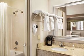 Super 8 by Wyndham Baton Rouge/I-12