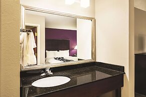 La Quinta Inn & Suites by Wyndham Louisville East