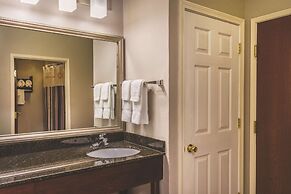 La Quinta Inn & Suites by Wyndham Louisville East