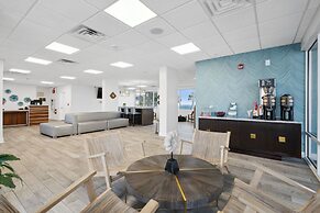 Beachcomber Beachfront Hotel, a By The Sea Resort