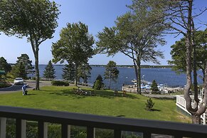 Spruce Point Inn