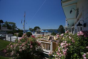 Spruce Point Inn