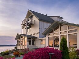 Spruce Point Inn