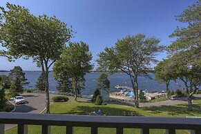 Spruce Point Inn