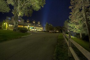 Spruce Point Inn