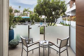 Shore Hotel