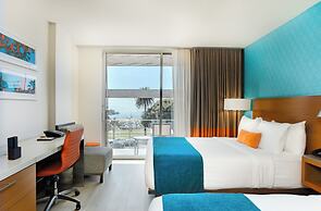 Shore Hotel