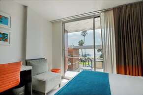 Shore Hotel