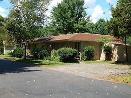 Kennebunk Gallery Motel & Cottages