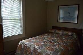 Kennebunk Gallery Motel & Cottages