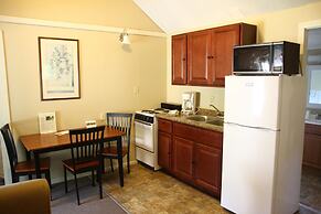 Kennebunk Gallery Motel & Cottages