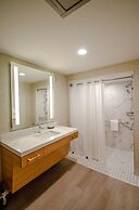 Midnight Rose & McGills Hotel & Casino