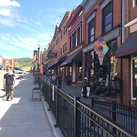 Midnight Rose & McGills Hotel & Casino