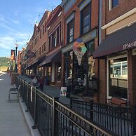 Midnight Rose & McGills Hotel & Casino