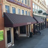 Midnight Rose & McGills Hotel & Casino