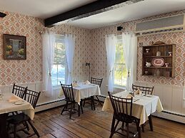 Echo Lake Inn