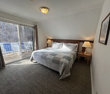 Echo Lake Inn