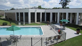 The Landmark Inn
