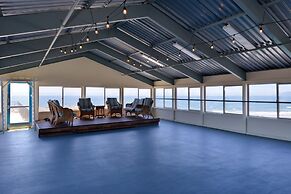 Edgewater Inn And Suites