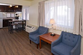 Edgewater Inn And Suites
