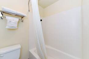 Edgewater Inn And Suites