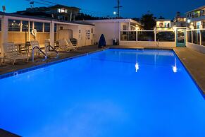 Edgewater Inn And Suites