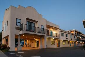 Edgewater Inn And Suites