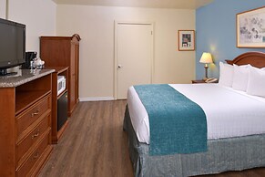 Edgewater Inn And Suites