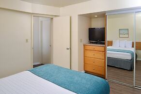 Edgewater Inn And Suites