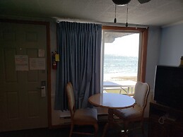 Algoma Beach Motel