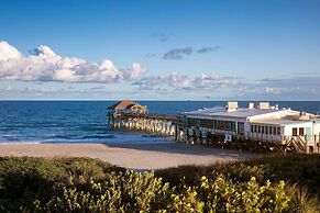 La Quinta Inn & Suites by Wyndham Cocoa Beach Oceanfront