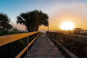 La Quinta Inn & Suites by Wyndham Cocoa Beach Oceanfront