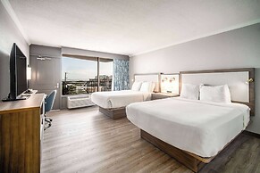 La Quinta Inn & Suites by Wyndham Cocoa Beach Oceanfront