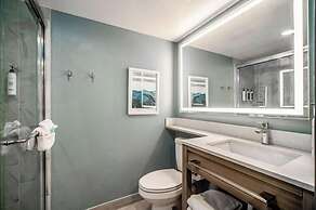 La Quinta Inn & Suites by Wyndham Cocoa Beach Oceanfront