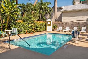Silver Palms Inn