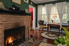 A Williamsburg White House