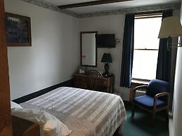 Lake Ontario Motel & Inn