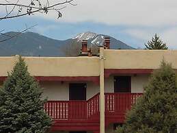 El Pueblo Lodge