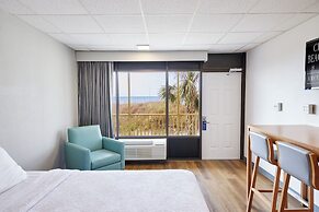 Chateau Beachfront Hotel, A By The Sea Resort