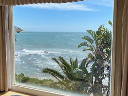 Cliff House Inn On The Ocean