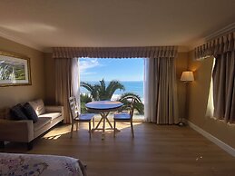 Cliff House Inn On The Ocean