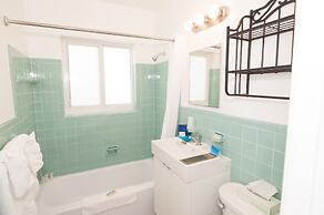 Great Escape Apartments by Lowkl