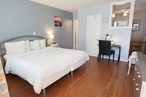 Great Escape Apartments by Lowkl