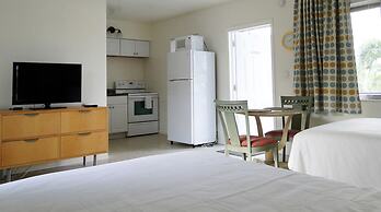 Great Escape Apartments by Lowkl