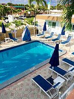 Great Escape Apartments by Lowkl